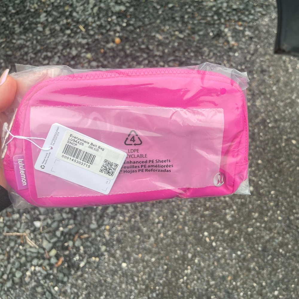BNWT Sonic Pink Lululemon Everywhere Belt Bag